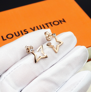 Open image in slideshow, L STYLE CRYSTAL DETAIL EARRINGS + GIFT BOX
